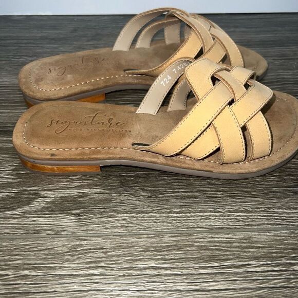 Signature by Journee Tan Slides - Picture 2 of 5